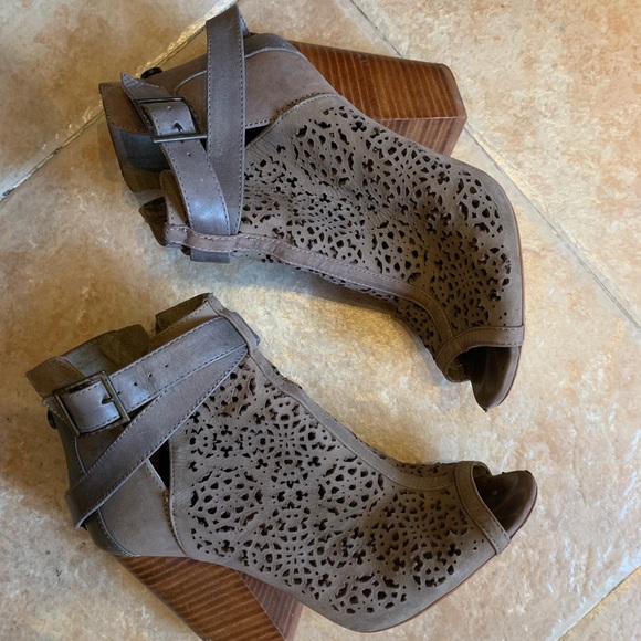 Vince Camuto Shoes - Vince Camuto booties Vince Camuto Shoes - Vince Camuto booties